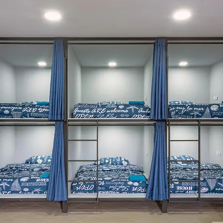 Hotel cápsula Iron Cube *